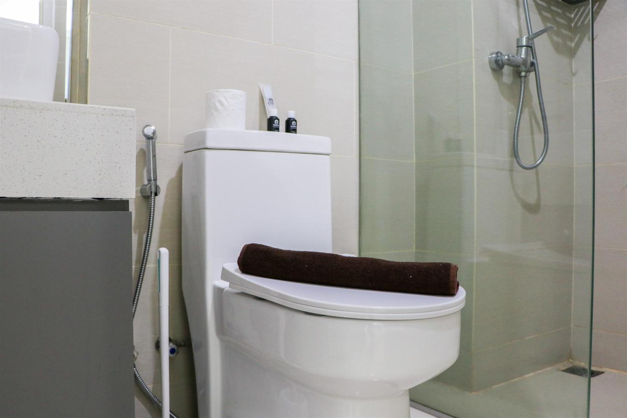 Spacious And Homey At Daan Mogot By Travelio Apartment Jakarta